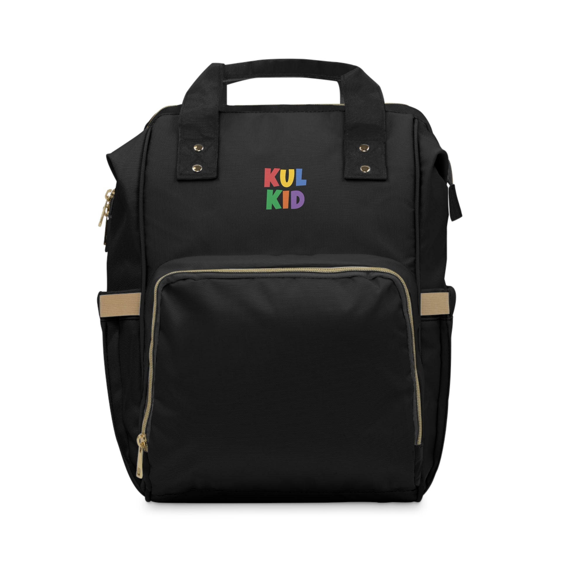 Svart stelle- og bleie-ryggsekk fra KUL KID, stående på hvit bakgrunn med synlig logo foran.