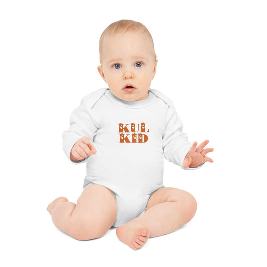 Produktbilde av økologisk babybody med lekent oransje motiv.