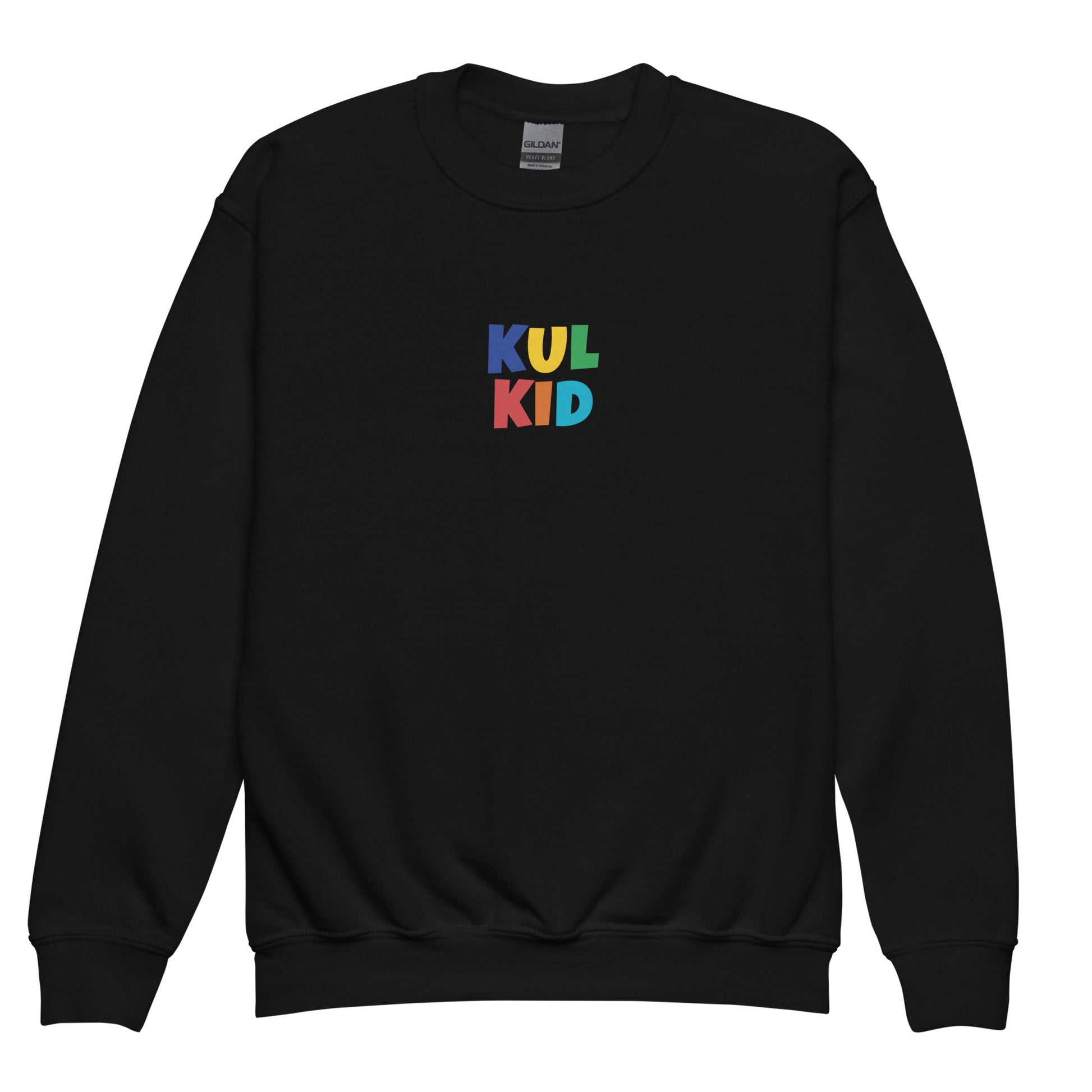 Svart rundhalset genser med fargerik KUL KID-logo på brystet, avbildet mot lys bakgrunn.