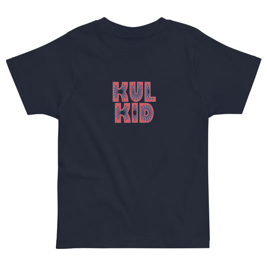 KUL KID T-skjorte i mørk blå med Edderkopp-design langs siden.