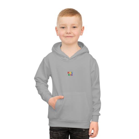 Barn iført grå hettegenser fra KUL KID Basics