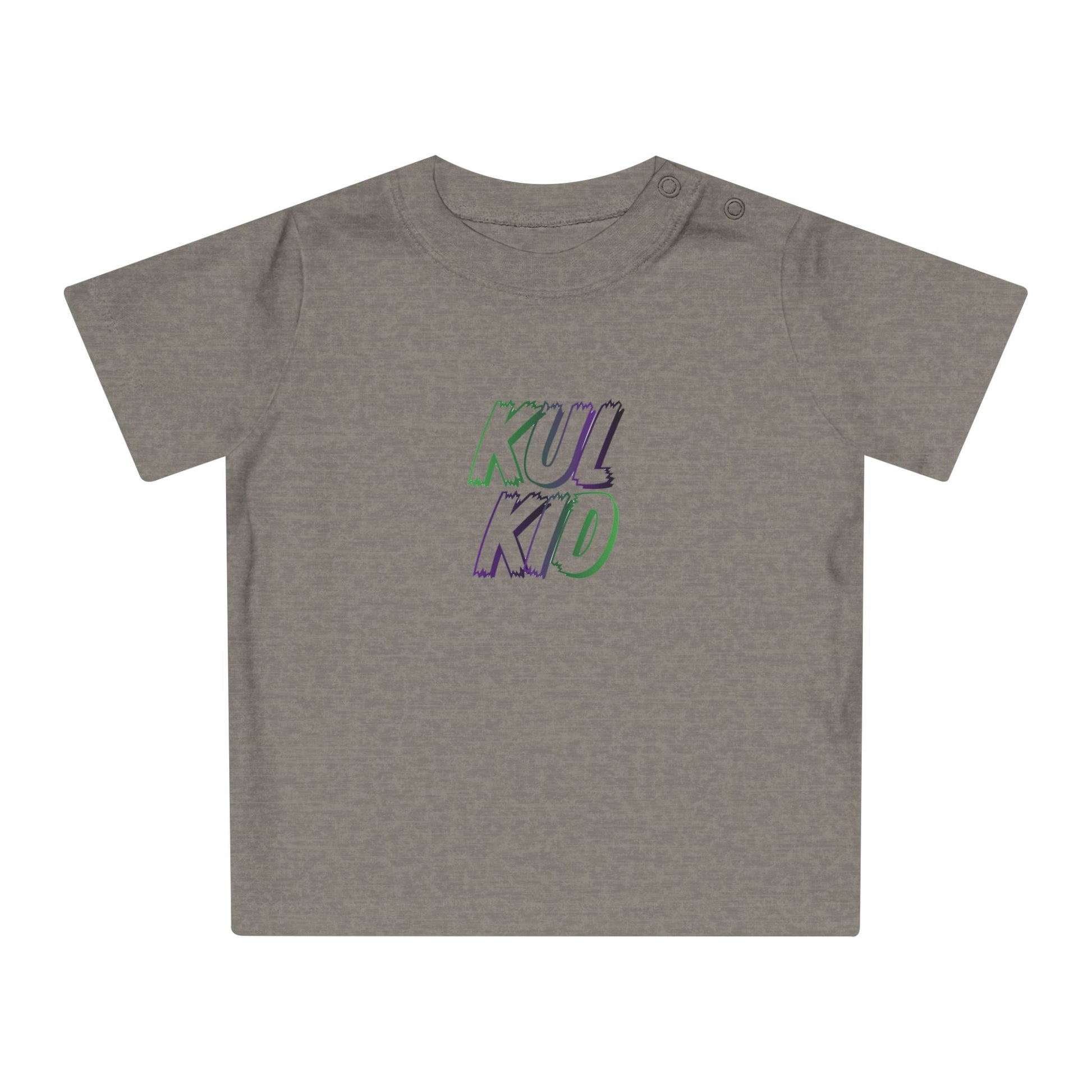 Grå baby-t-skjorte med KUL KID Smash-logo trykket i grønn og lilla på fronten.