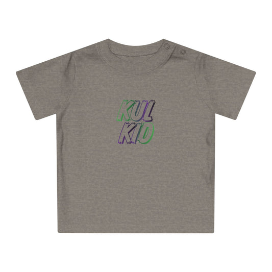 Grå baby-t-skjorte med KUL KID Smash-logo trykket i grønn og lilla på fronten.