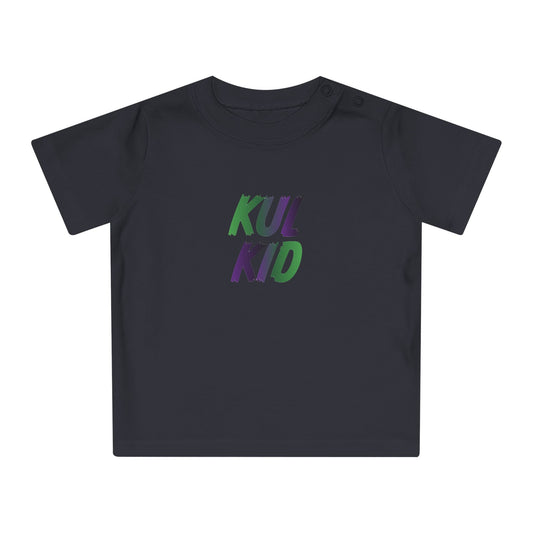 Sort baby-t-skjorte med KUL KID-logo i grønn og lilla Smash Kjempen-design.