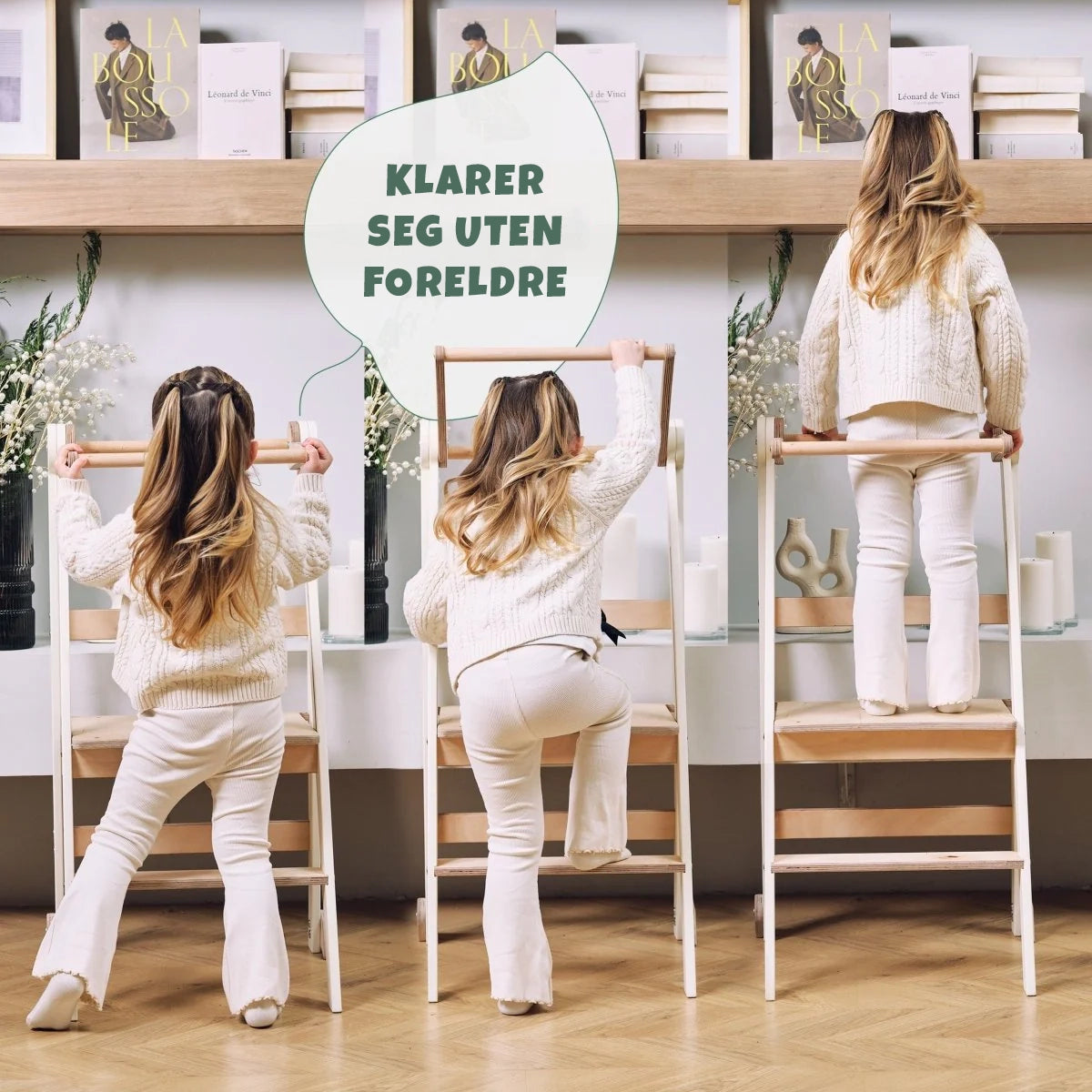 Hjelpetårn i hvit bjørkefiner – sammenleggbar barneskammel for kjøkken og bad