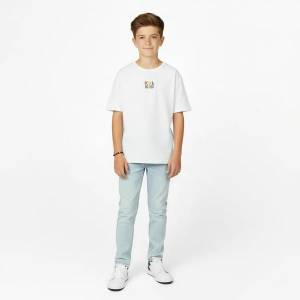 Oversized t-skjorte til barn 4–12 år i bomull – avslappet passform, hvit med trykk