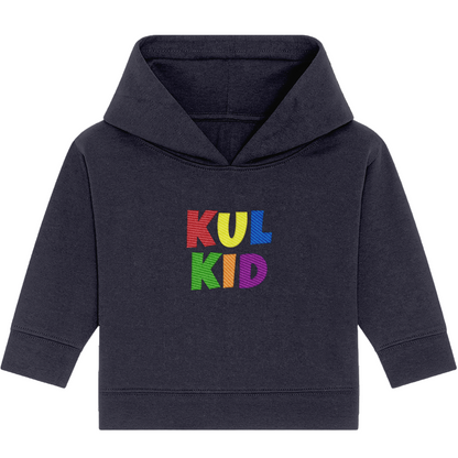 Marineblå babyhettegenser med brodert KUL KID-logo, vist mot hvit bakgrunn.
