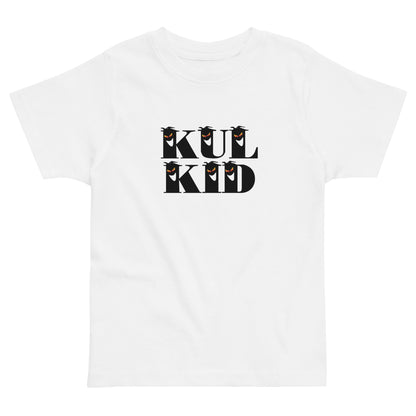 Hvit barne-t-skjorte med Svart KUL KID Spooky-logo på brystet.